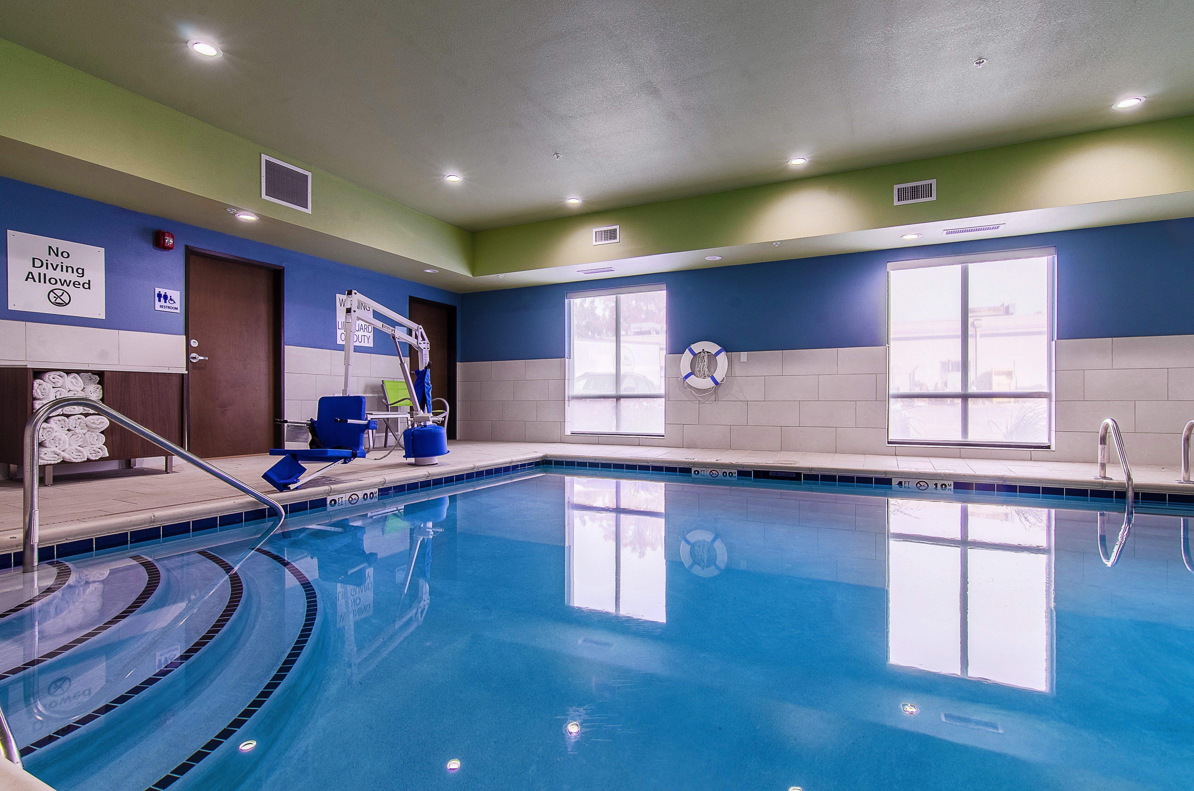 Holiday Inn Express & Suites - Atchison By Ihg Εξωτερικό φωτογραφία